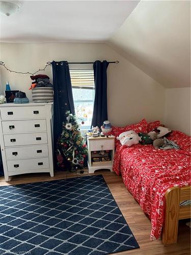 54 Potters Road, Tillsonburg, ON - Indoor Photo Showing Bedroom