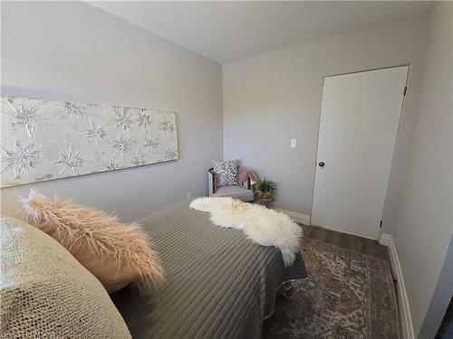 980 Devonshire Avenue, Woodstock, ON - Indoor Photo Showing Bedroom