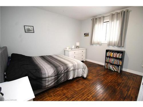 60 Surrey Crescent, London, ON - Indoor Photo Showing Bedroom