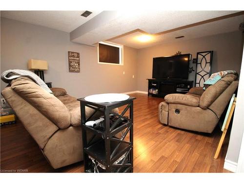 60 Surrey Crescent, London, ON - Indoor Photo Showing Living Room