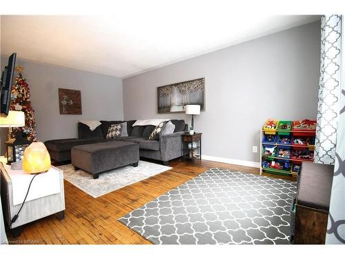 60 Surrey Crescent, London, ON - Indoor Photo Showing Living Room