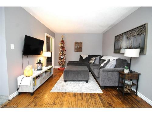 60 Surrey Crescent, London, ON - Indoor Photo Showing Living Room