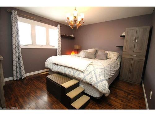 60 Surrey Crescent, London, ON - Indoor Photo Showing Bedroom