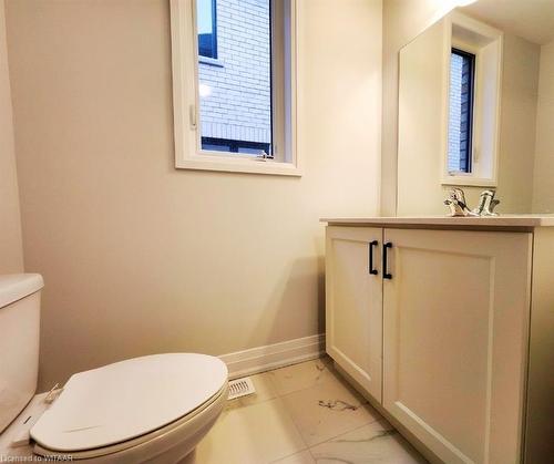 933 Knights Lane, Woodstock, ON - Indoor Photo Showing Bathroom