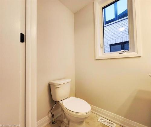 933 Knights Lane, Woodstock, ON - Indoor Photo Showing Bathroom