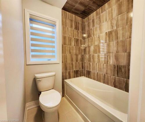 933 Knights Lane, Woodstock, ON - Indoor Photo Showing Bathroom