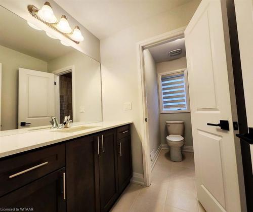 933 Knights Lane, Woodstock, ON - Indoor Photo Showing Bathroom