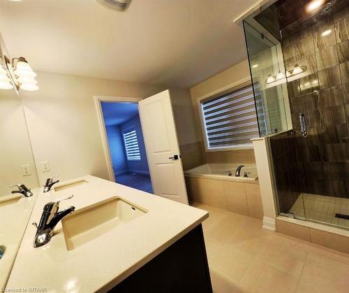 933 Knights Lane, Woodstock, ON - Indoor Photo Showing Bathroom