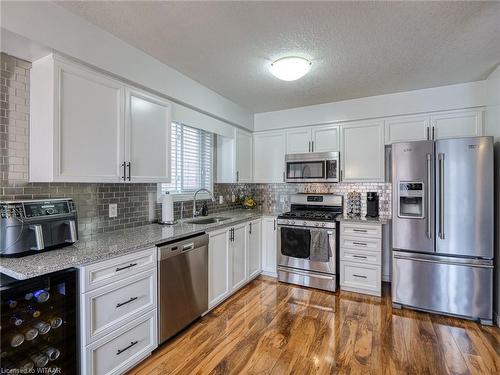 576 Champlain Avenue, Woodstock, ON - Indoor Photo Showing Kitchen With Upgraded Kitchen