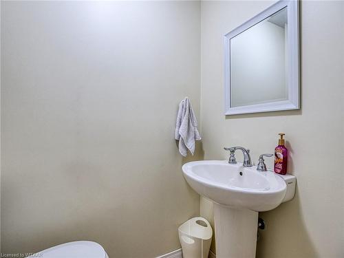 576 Champlain Avenue, Woodstock, ON - Indoor Photo Showing Bathroom