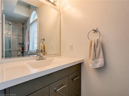 576 Champlain Avenue, Woodstock, ON - Indoor Photo Showing Bathroom