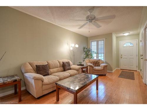 16 Cardinal Drive, Woodstock, ON - Indoor Photo Showing Living Room