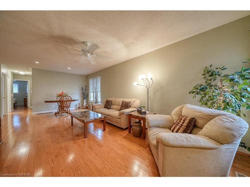 16 Cardinal Drive, Woodstock, ON - Indoor Photo Showing Living Room