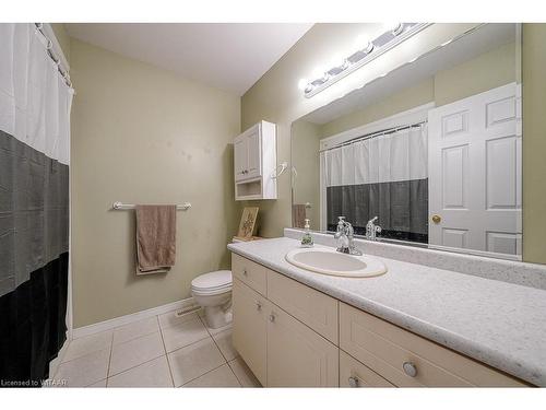 16 Cardinal Drive, Woodstock, ON - Indoor Photo Showing Bathroom