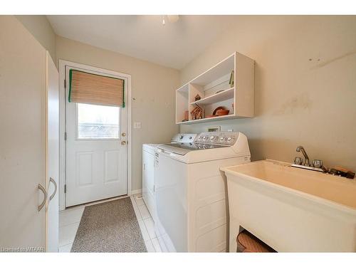 16 Cardinal Drive, Woodstock, ON - Indoor Photo Showing Laundry Room