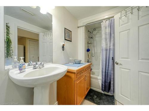 16 Cardinal Drive, Woodstock, ON - Indoor Photo Showing Bathroom