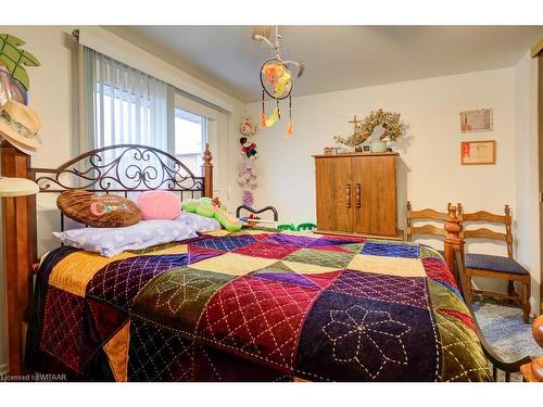 22-144 Concession Street E, Tillsonburg, ON - Indoor Photo Showing Bedroom