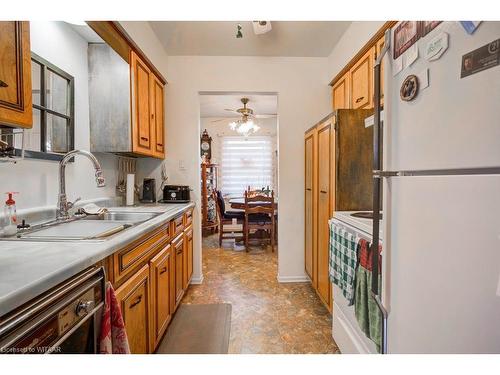 22-144 Concession Street E, Tillsonburg, ON - Indoor Photo Showing Kitchen