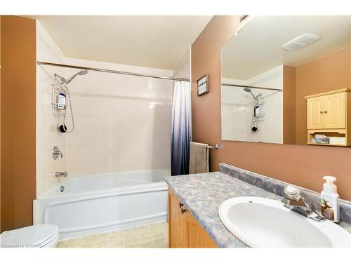 44 Herford Street, Tillsonburg, ON - Indoor Photo Showing Bathroom