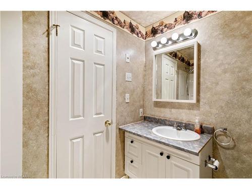 44 Herford Street, Tillsonburg, ON - Indoor Photo Showing Bathroom