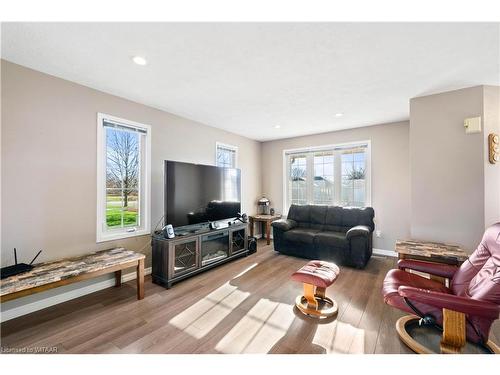 44 Herford Street, Tillsonburg, ON - Indoor Photo Showing Living Room