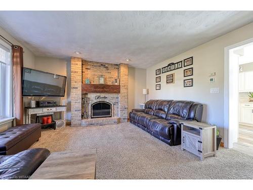 14 North Court Street E, Norwich, ON - Indoor Photo Showing Living Room With Fireplace