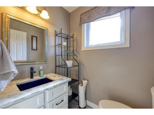 14 North Court Street E, Norwich, ON - Indoor Photo Showing Bathroom