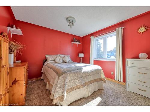 14 North Court Street E, Norwich, ON - Indoor Photo Showing Bedroom