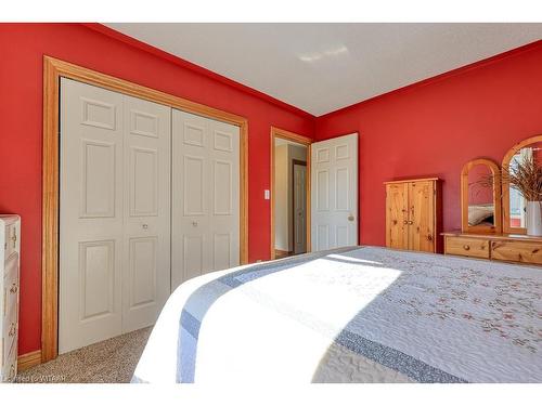 14 North Court Street E, Norwich, ON - Indoor Photo Showing Bedroom