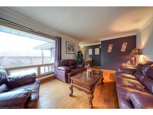 480 Wellington Street N, Woodstock, ON - Indoor Photo Showing Living Room