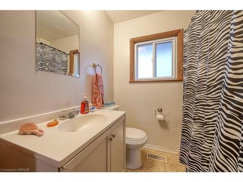 480 Wellington Street N, Woodstock, ON - Indoor Photo Showing Bathroom