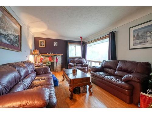 480 Wellington Street N, Woodstock, ON - Indoor Photo Showing Living Room