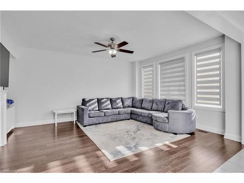 1000 Centennial Court, Woodstock, ON - Indoor Photo Showing Living Room