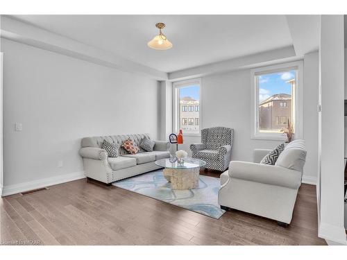 1000 Centennial Court, Woodstock, ON - Indoor Photo Showing Living Room