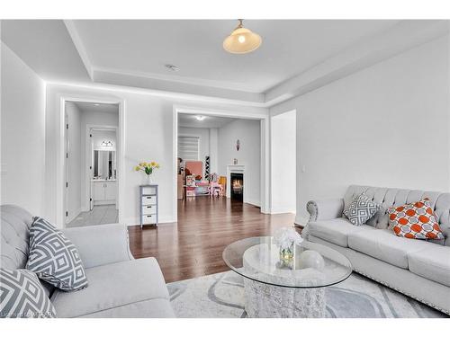 1000 Centennial Court, Woodstock, ON - Indoor Photo Showing Living Room