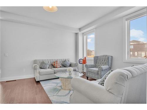 1000 Centennial Court, Woodstock, ON - Indoor Photo Showing Living Room