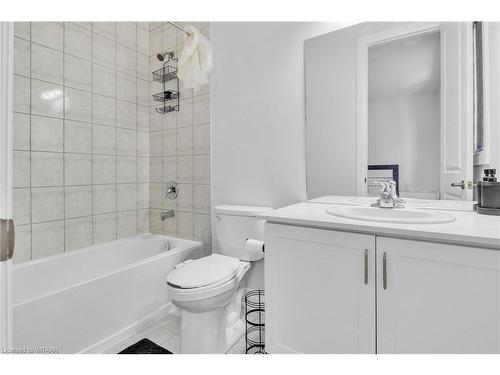 1000 Centennial Court, Woodstock, ON - Indoor Photo Showing Bathroom