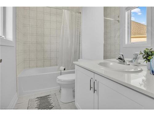 1000 Centennial Court, Woodstock, ON - Indoor Photo Showing Bathroom