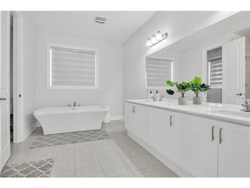 1000 Centennial Court, Woodstock, ON - Indoor Photo Showing Bathroom