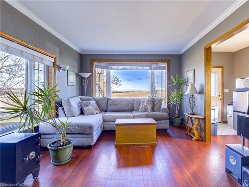 474593 Dodge Line, Beachville, ON - Indoor Photo Showing Living Room