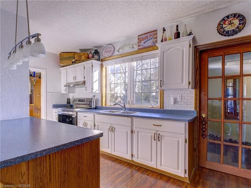 474593 Dodge Line, Beachville, ON - Indoor Photo Showing Kitchen With Double Sink