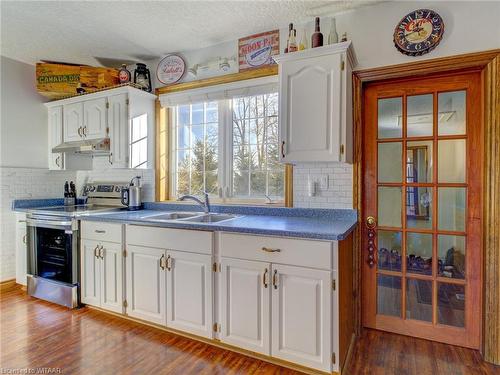 474593 Dodge Line, Beachville, ON - Indoor Photo Showing Kitchen With Double Sink