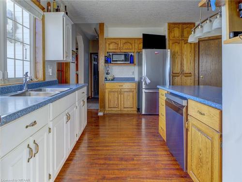 474593 Dodge Line, Beachville, ON - Indoor Photo Showing Kitchen With Double Sink