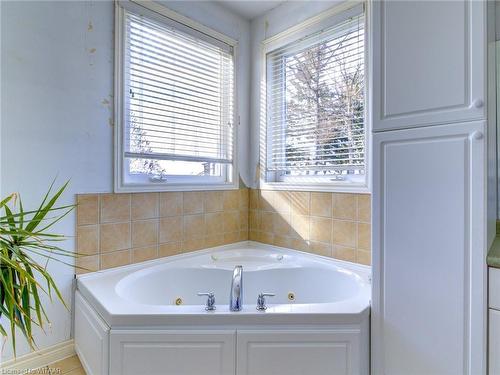 474593 Dodge Line, Beachville, ON - Indoor Photo Showing Bathroom