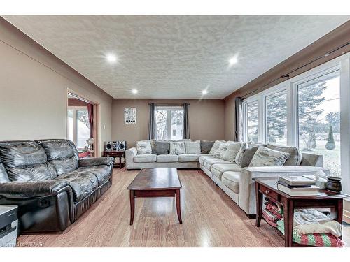 445 Talbot Road, Middleton, ON - Indoor Photo Showing Living Room