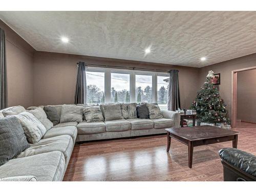 445 Talbot Road, Middleton, ON - Indoor Photo Showing Living Room