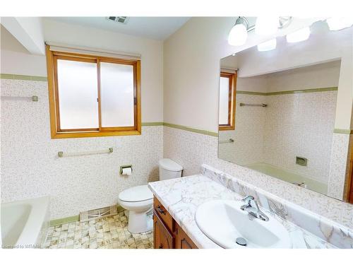 4 Segal Drive, Tillsonburg, ON - Indoor Photo Showing Bathroom