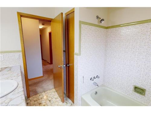 4 Segal Drive, Tillsonburg, ON - Indoor Photo Showing Bathroom