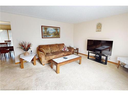 4 Segal Drive, Tillsonburg, ON - Indoor Photo Showing Living Room