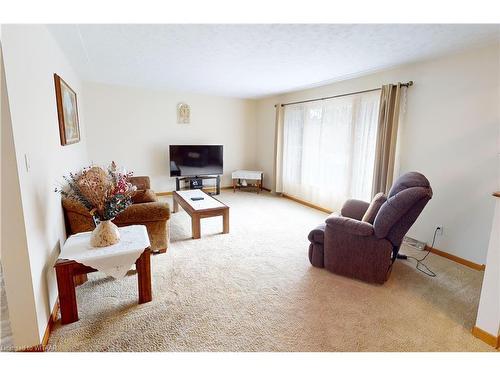 4 Segal Drive, Tillsonburg, ON - Indoor Photo Showing Living Room